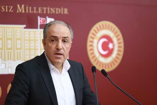 Yeneroğlu: ″İnsan hakları can çekişiyor″